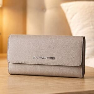 Michael Kors Trifold Wallet Jet Set Travel Wallet Gray ECUMichael KorsJet Set